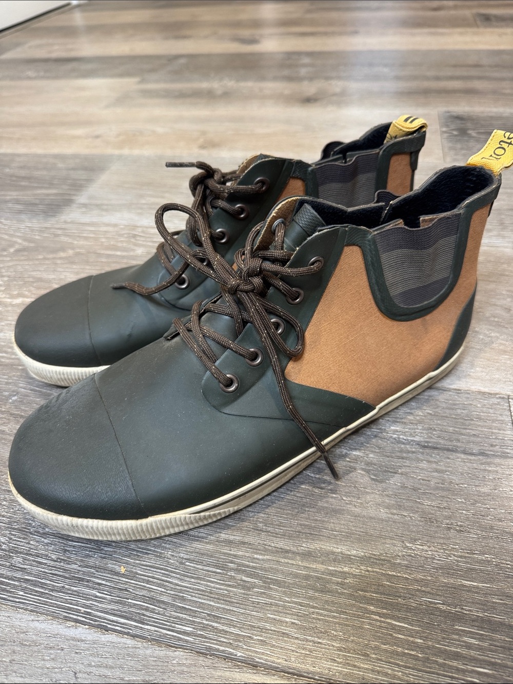Tretorn Green and Brown Lace-Up Chukka Boots